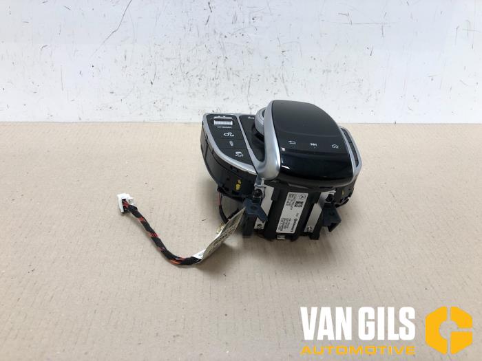 Regelunit Multi Media van een Mercedes-Benz E (W213) E-63 AMG S 4.0 V8 Turbo 4-Matic+ 2019