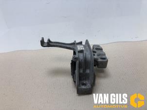 Gebruikte Motorsteun Volkswagen Golf VII (AUA) 1.2 TSI 16V Prijs € 40,00 Margeregeling aangeboden door Van Gils Automotive