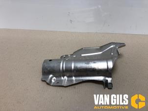 Gebruikte Hitteschild uitlaat Mercedes A (177.0) 2.0 A-220 Turbo 16V Prijs € 29,99 Margeregeling aangeboden door Van Gils Automotive