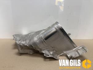 Gebruikte Hitteschild uitlaat Mercedes A (177.0) 2.0 A-220 Turbo 16V Prijs € 29,99 Margeregeling aangeboden door Van Gils Automotive