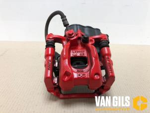 Gebruikte Remklauw (Tang) rechts-achter Mercedes A (177.0) 2.0 A-220 Turbo 16V Prijs € 99,99 Margeregeling aangeboden door Van Gils Automotive