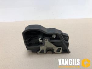 Gebruikte Slotmechaniek Portier 4Deurs rechts-voor BMW 5 serie (E60) 525d 24V Prijs € 45,00 Margeregeling aangeboden door Van Gils Automotive