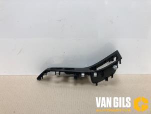 Gebruikte Afdekkap armleuning links Ford Fiesta 7 1.1 Ti-VCT 12V 85 Prijs op aanvraag aangeboden door Van Gils Automotive