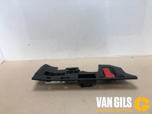 Begagnade Instrumentbräda, del Mercedes A (W176) 1.5 A-180 CDI, A-180d 16V Pris € 39,99 Marginaltabell erbjuds av Van Gils Automotive