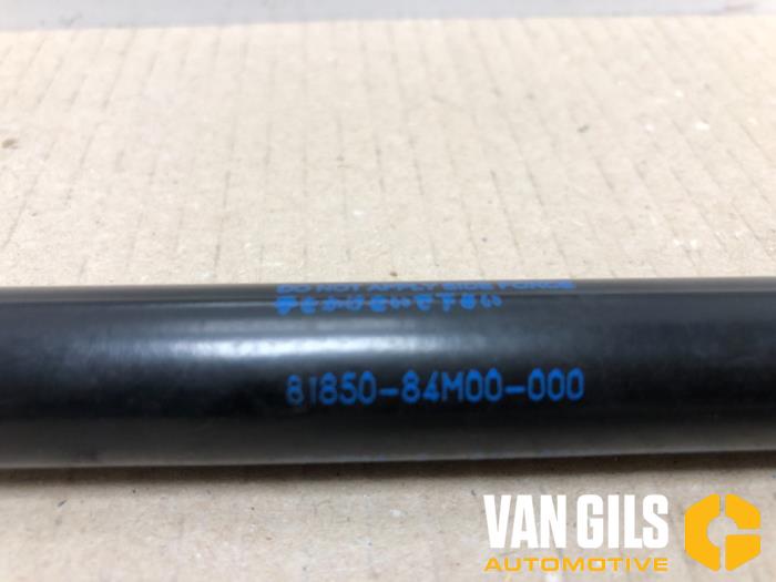 Gasfjäder, höger bak från en Suzuki Celerio (LF) 1.0 12V Dualjet 2018