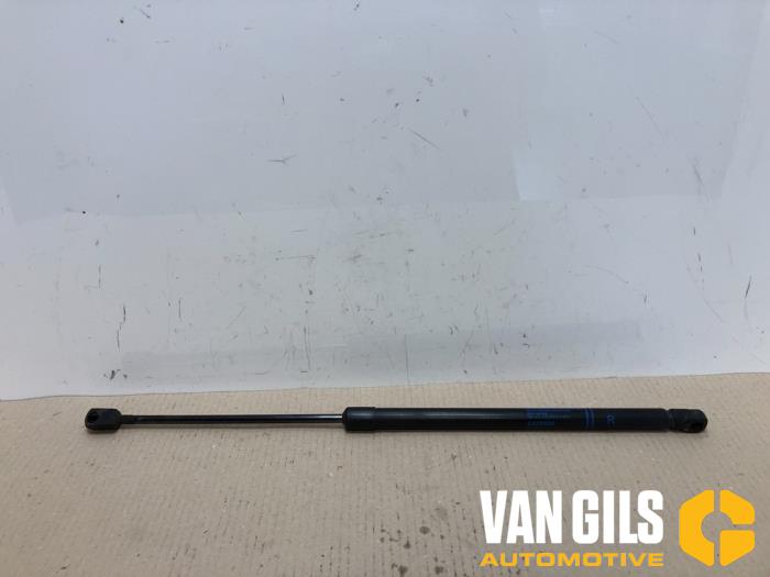 Gasfjäder, höger bak från en Suzuki Celerio (LF) 1.0 12V Dualjet 2018