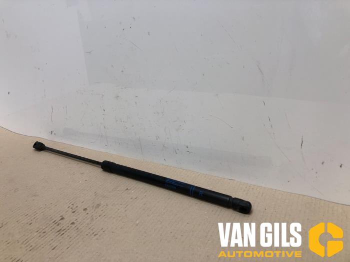 Gasfjäder, höger bak från en Suzuki Celerio (LF) 1.0 12V Dualjet 2018