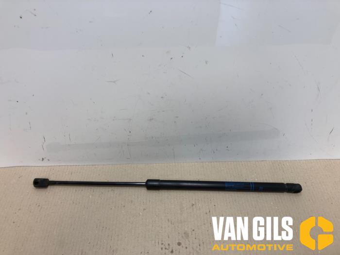 Gasfjäder, höger bak från en Suzuki Celerio (LF) 1.0 12V Dualjet 2018