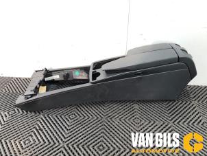 Gebruikte Middenconsoles Mercedes C Estate (S204) 2.5 C-230 V6 24V Prijs € 110,00 Margeregeling aangeboden door Van Gils Automotive