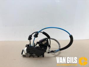 Gebruikte Portierslot Mechaniek 4Deurs links-achter Mercedes C Estate (S204) 2.5 C-230 V6 24V Prijs € 49,99 Margeregeling aangeboden door Van Gils Automotive