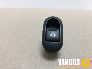 Gebruikte Elektrisch Raam Schakelaar Citroen C2 (JM) 1.4 Prijs € 40,00 Margeregeling aangeboden door Van Gils Automotive