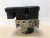 ABS-pump från en Volkswagen Caddy III (2KA,2KH,2CA,2CH) 1.9 TDI 2009
