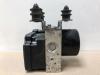 ABS-pump från en Volkswagen Caddy III (2KA,2KH,2CA,2CH) 1.9 TDI 2009
