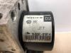 ABS-pump från en Volkswagen Caddy III (2KA,2KH,2CA,2CH) 1.9 TDI 2009