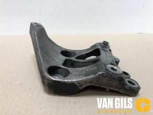 Gebruikte Motorsteun Peugeot 308 (4A/C) 1.6 VTI 16V Prijs € 30,00 Margeregeling aangeboden door Van Gils Automotive