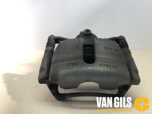 Używane Zacisk hamulcowy lewy przód Volkswagen Golf VII (AUA) 1.4 TSI 16V Cena € 45,00 Procedura marży oferowane przez Van Gils Automotive