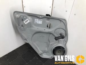 Begagnade Fönstermekanism för bakre dörr, 4-dörrars, vänster Mercedes B (W245) 2.0 B-180 CDI 16V Pris € 65,00 Marginaltabell erbjuds av Van Gils Automotive