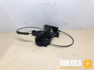 Gebruikte Portierslot Mechaniek 4Deurs links-achter Nissan Note (E11) 1.6 16V Prijs € 50,00 Margeregeling aangeboden door Van Gils Automotive