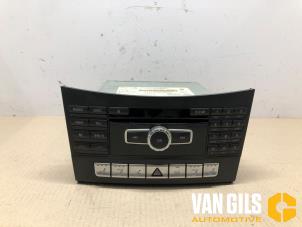 Gebruikte Radio Mercedes E (R207) E-200 2.0 Turbo 16V Prijs € 175,00 Margeregeling aangeboden door Van Gils Automotive