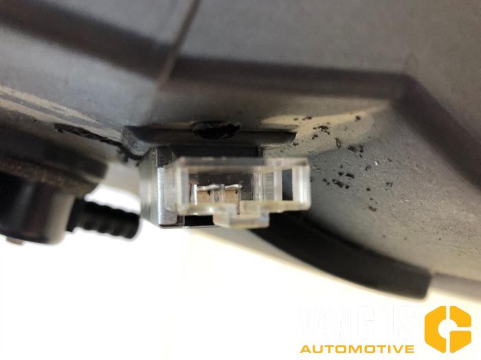 Handskfack från en Porsche Cayenne (9PA) 4.8 V8 32V S 2007