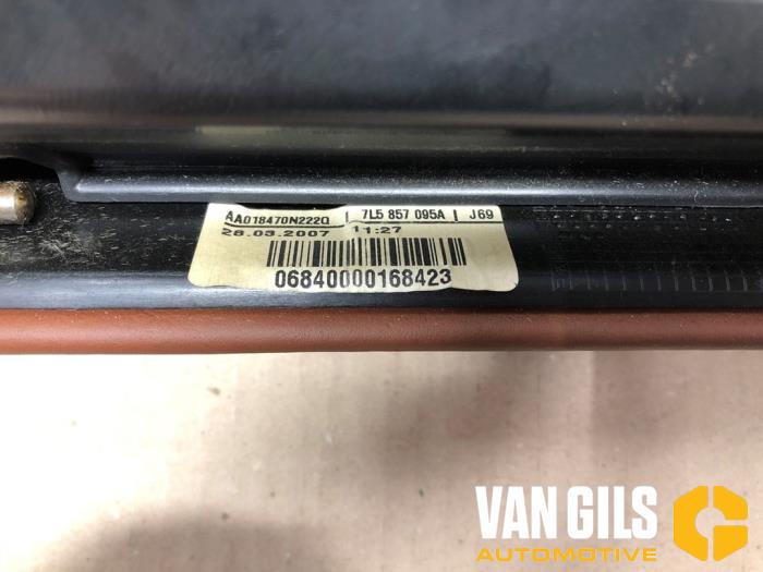 Handskfack från en Porsche Cayenne (9PA) 4.8 V8 32V S 2007