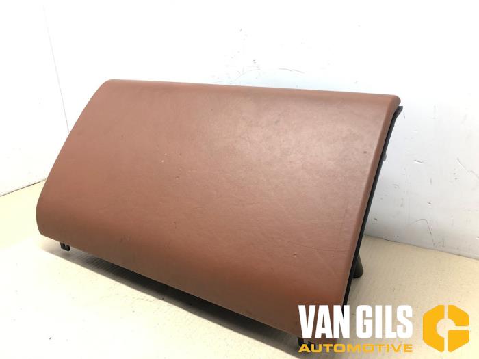 Handskfack från en Porsche Cayenne (9PA) 4.8 V8 32V S 2007