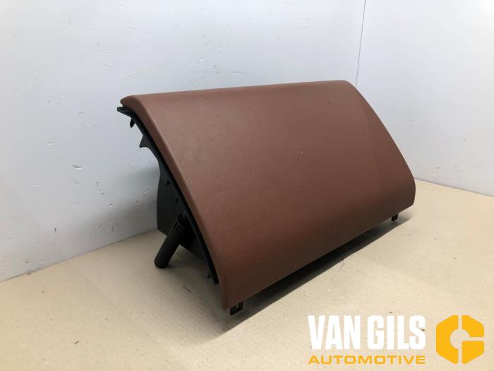 Handskfack från en Porsche Cayenne (9PA) 4.8 V8 32V S 2007