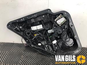 Używane Mechanizm szyby lewej tylnej wersja 4-drzwiowa Mercedes C (W205) C-300 2.0 Turbo 16V Cena na żądanie oferowane przez Van Gils Automotive