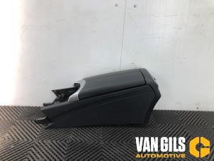 Używane Konsole srodkowe Mercedes C (W205) C-300 2.0 Turbo 16V Cena € 149,99 Procedura marży oferowane przez Van Gils Automotive