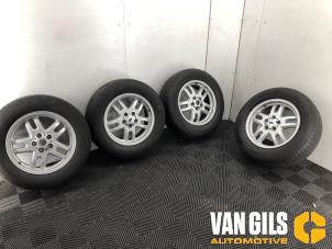 Gebruikte Velgen set + banden Landrover Range Rover III (LM) 2.9 TD6 24V Prijs € 500,00 Margeregeling aangeboden door Van Gils Automotive