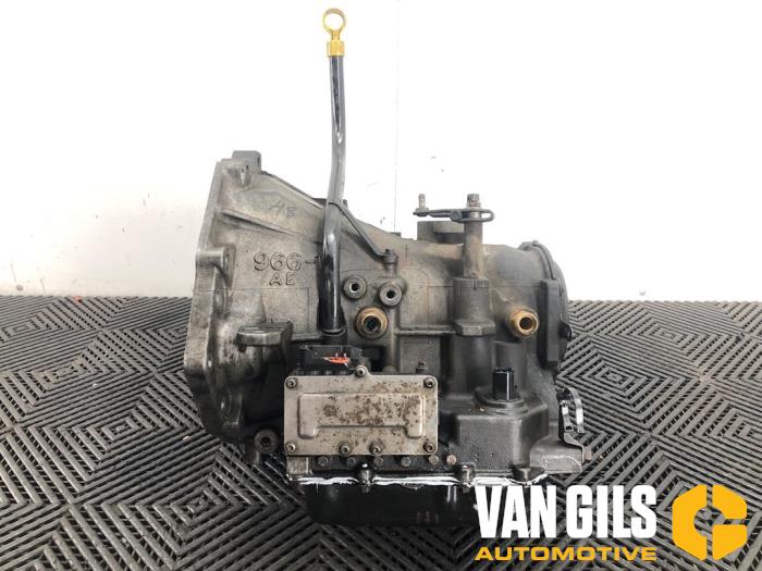 Växellåda från en Chrysler Voyager/Grand Voyager (RG/RS) 2.8 CRD 16V Autom. (Dodge Ram Van) 2006