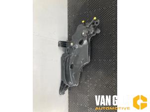 Begagnade AdBlue-tank Seat Ateca (5FPX) 2.0 TDI SCR Pris € 175,00 Marginaltabell erbjuds av Van Gils Automotive