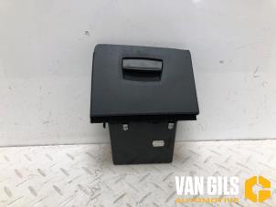 Begagnade Handskfack BMW 5 serie Touring (F11) 535i 24V TwinPower Turbo Pris € 45,00 Marginaltabell erbjuds av Van Gils Automotive