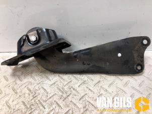 Begagnade Bakre övre gaffelben, vänster Volkswagen Touran (5T1) 2.0 TDI 150 Pris på förfrågan erbjuds av Van Gils Automotive