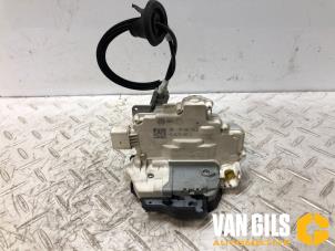 Gebruikte Deurslot Mechaniek 4Deurs links-voor Audi A8 (D3) 6.0 W12 48V Quattro Prijs € 45,00 Margeregeling aangeboden door Van Gils Automotive