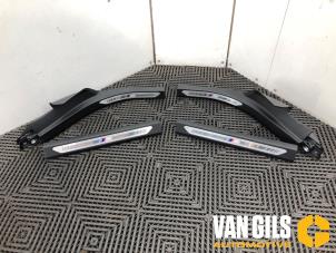 Begagnade Dekorstripe BMW X5 (G05) xDrive 45 e iPerformance 3.0 24V Pris på förfrågan erbjuds av Van Gils Automotive