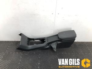 Gebruikte Middenconsoles Volvo V40 (MV) 1.6 D2 Prijs op aanvraag aangeboden door Van Gils Automotive