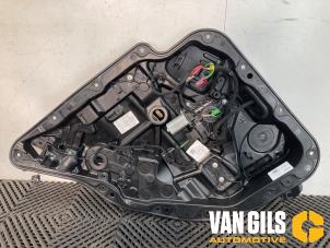 Używane Mechanizm szyby lewej tylnej wersja 4-drzwiowa Mercedes C (W205) C-300 2.0 EQ Boost Turbo 16V Cena na żądanie oferowane przez Van Gils Automotive