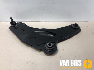 Gebruikte Draagarm rechts-voor Nissan Primastar 2.0 dCi 90 Prijs op aanvraag aangeboden door Van Gils Automotive