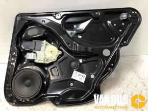 Begagnade Fönstermekanism för bakre dörr, 4-dörrars, höger Volkswagen Passat Variant (365) 1.4 TSI 16V Pris € 50,00 Marginaltabell erbjuds av Van Gils Automotive