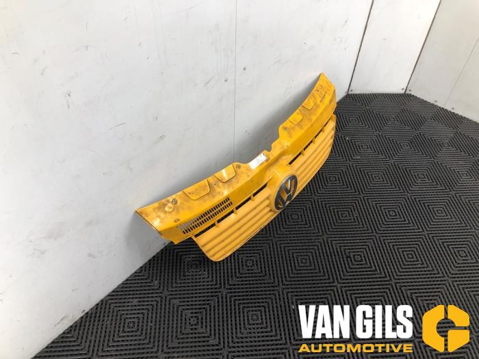Grill från en Volkswagen Transporter T5 2.5 TDi PF 2007