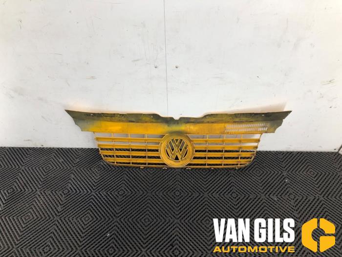 Grill från en Volkswagen Transporter T5 2.5 TDi PF 2007
