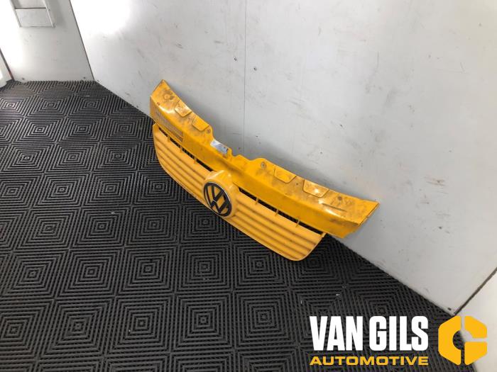 Grill från en Volkswagen Transporter T5 2.5 TDi PF 2007