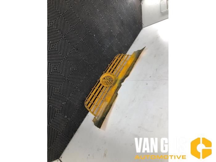 Grill från en Volkswagen Transporter T5 2.5 TDi PF 2007