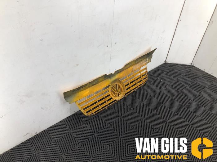 Grill från en Volkswagen Transporter T5 2.5 TDi PF 2007