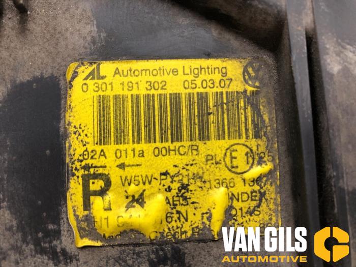 Strålkastare, höger från en Volkswagen Transporter T5 2.5 TDi PF 2007