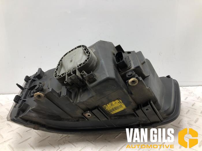 Strålkastare, höger från en Volkswagen Transporter T5 2.5 TDi PF 2007