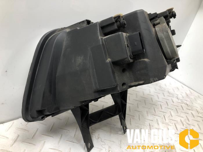 Strålkastare, höger från en Volkswagen Transporter T5 2.5 TDi PF 2007