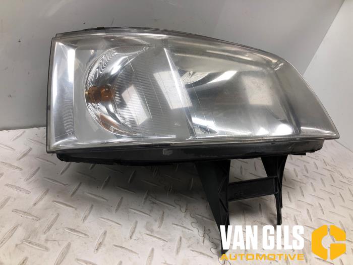 Strålkastare, höger från en Volkswagen Transporter T5 2.5 TDi PF 2007
