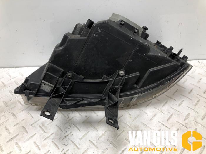 Strålkastare, höger från en Volkswagen Transporter T5 2.5 TDi PF 2007